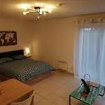 • Superbe appartement 2 à 4 personnes de 33m² en rez-de-chaussée •